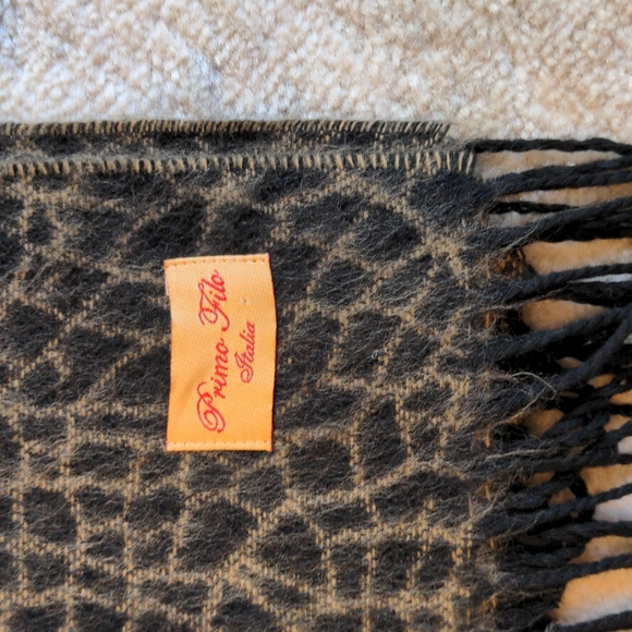 soft and cozy wrap - Picture 4 of 6